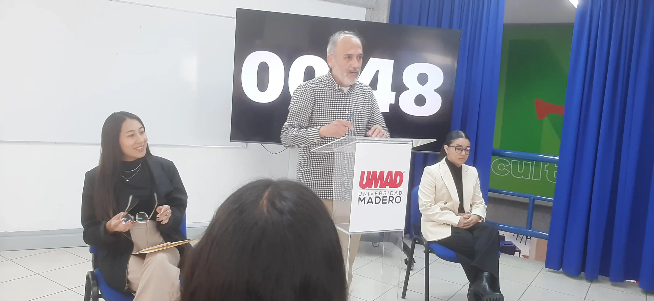 Las dos candidatas en el debate