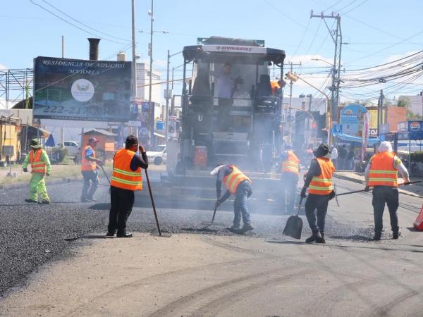 Pavimentación en Camino Real a Cholula